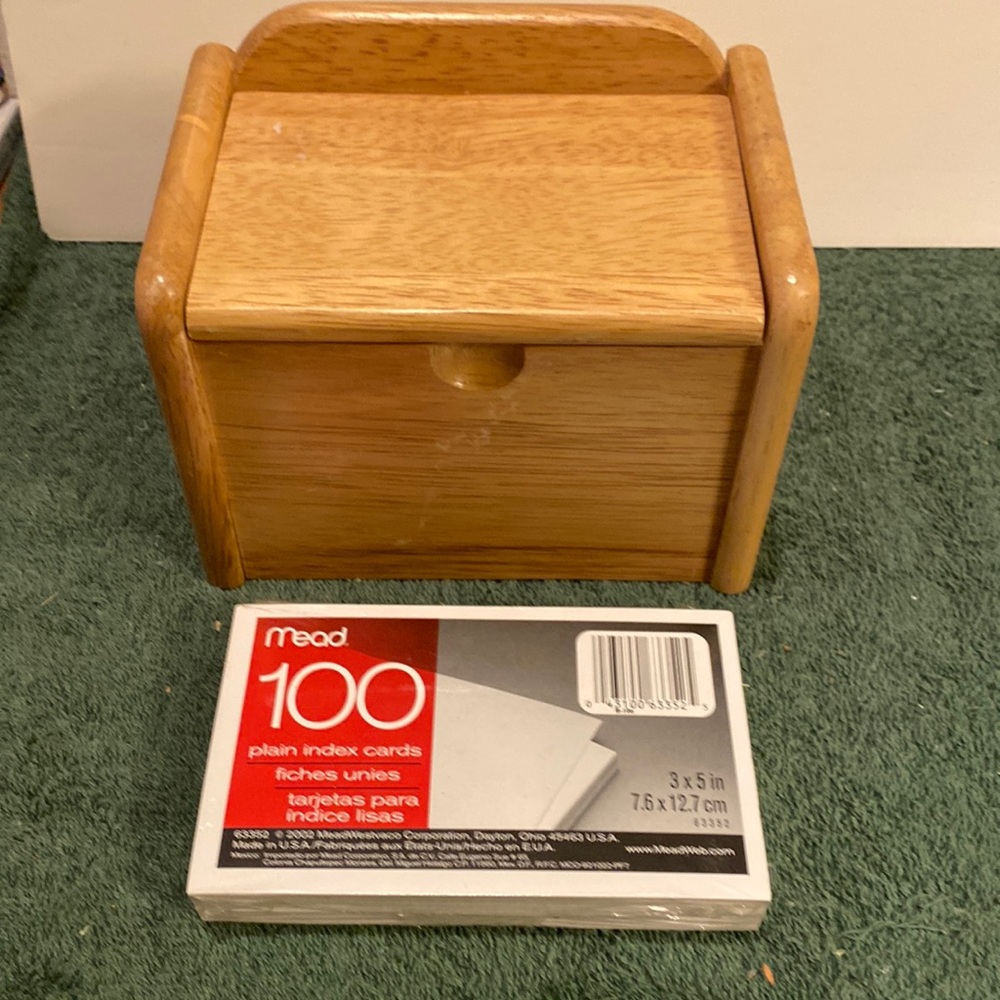 Wooden Index Card File with new package of 3x5 index cards
